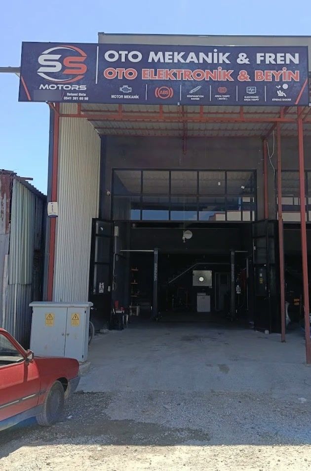 SS Motors Oto Beyin & Mekanik atölyesinin dış görünümü ve tabelası